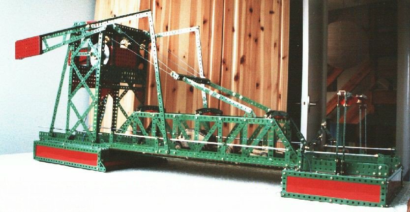 mec2l.jpg Lifting Bridge