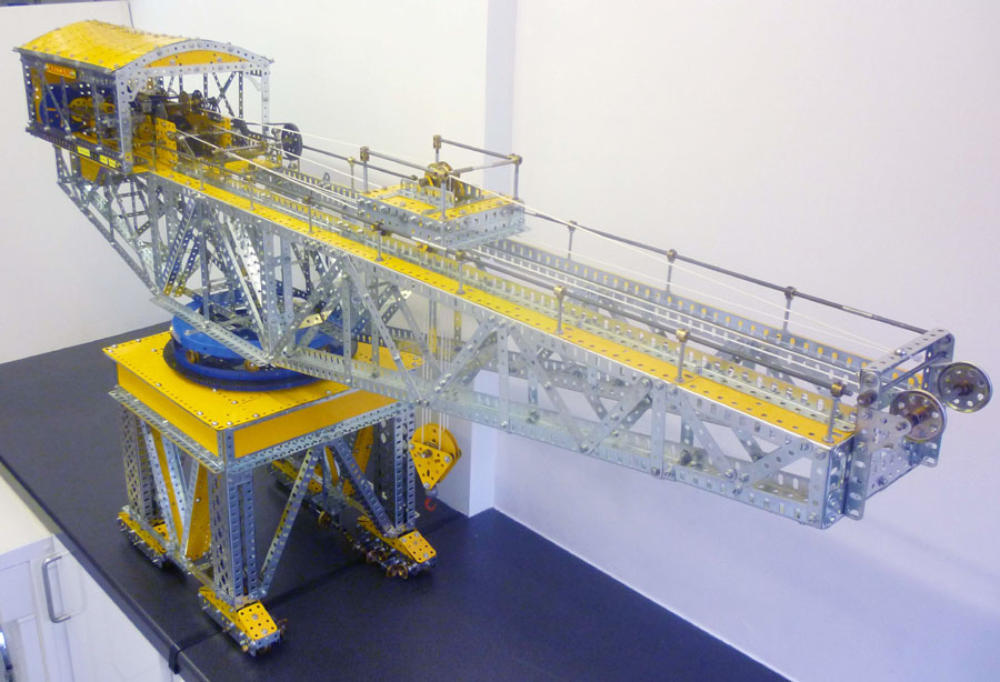 meccano giant block setting crane